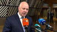 Желязков с предупреждение: България трябва да представи бюджет в евро до утре