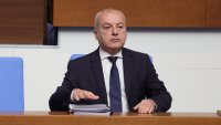Донев обеща край на "течовете", опозицията видя дълг, данъци и две лъжи
