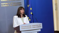  Повече пари за деца и майки: Увеличават надбавките и майчинството