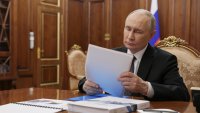 Въпреки тесните връзки с Иран, Русия стои настрана, докато Израел атакува