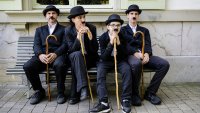 Опит за световен рекорд: Хиляди се облякоха като Чарли Чаплин в Швейцария СНИМКИ