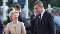 Премиерът на РСМ: Няма да впишем безусловно българите в конституцията