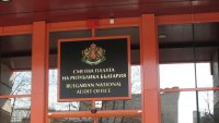 С пари за култура: Купували маркови дрехи, чанти и бельо