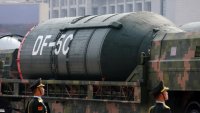 Изостава ли ЕС с отбраната в сравнение с китайските „роботизирани вълци“ и ракети?
