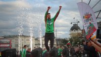 В КАДЪР Радостна България посрещна сребърните си национали по волейбол