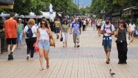 Топим ли се? Населението на България е било 6 437 360 души в края на 2024 г.