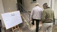 Президентският вот събра българи пред секциите в РСМ
