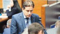 Депутатите от ДБ няма да гласуват вота на недоверие, но лидерски глас ще го подкрепи