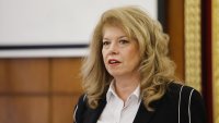 Йотова за еврото: Политическата престрелка, отколкото разговор