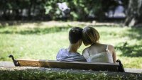 Студеният фронт се изтегля на изток, жегата остава