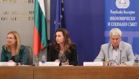 Русинова: Ниската финансова грамотност е в основа на страховете за еврото