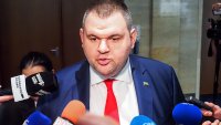 Пеевски подкрепя Митов: Няма основания за оставка