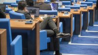 Технически проблем отложи началото на пленарното заседание в НС СНИМКИ