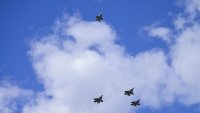 Ферари срещу F-35: Италия подготвя необичайно състезание между суперкола и изтребител