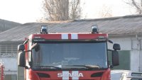 Товарен автомобил горя в логистична база край Стара Загора