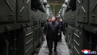 Северна Корея публикува биография на "великия другар" Ким Чен Ун
