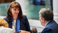 Ефремова не е притеснена за социалните плащания и МРЗ