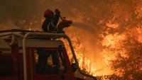 Над 250 000 души са евакуирани заради пожарите във Франция и Испания (СНИМКИ)