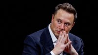 Документален филм за Мъск, представя го като дребнав и нарцистичен