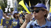 В Румъния затягат коланите, режат уникални бонуси като "Усмивка" и "Антена"