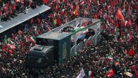 Тялото на Хаменей пристигна в свещения град Кум