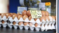 Потребителската кошница е поевтиняла с 2 лева