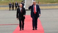 Критики за Тръмп от САЩ, че е разпънал червен килим пред "главореза" Путин