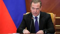 Медведев към Тръмп: Пратете спецчасти в Киев срещу нарконаемниците и фенове на Ескобар