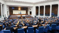 Депутатите се обиждат на "еничари", Киселова даде 15 минути почивка