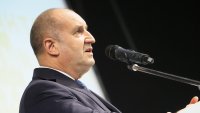 Радев обеща адекватни и съвременни условия на труд за лекарите