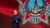 Медведев: Ако има провокация в Деня на победата, няма гаранции, че 10 май ще се случи в Киев