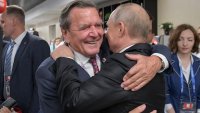 Герхард Шрьодер е уважил Путин в Москва за рождения му ден