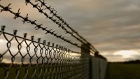 Затворник избяга в раницата на освободения си съкилийник