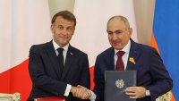 Неочакван дует: Макрон и Пашинян пеят Азнавур ВИДЕО