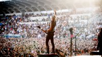 В кадър: 40 000 души пяха с Guns n' Roses на стадион "Васил Левски"