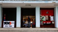 100 години от рождението на Кастро: Икона за едни, архитект на кризата за други (СНИМКИ)
