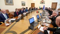 ДБ оцени първите 100 дни на Радев: Провал с цените, изолация в ЕС