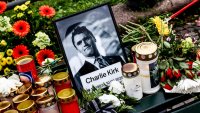 Убиецът на Чарли Кърк е живял с трансджендър