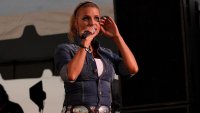 Джесика Симпсън се развежда и всеки ѝ се струва секси сега