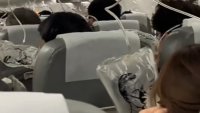 Boeing 737 получи повреда във въздуха, спусна се с повече от 7 хил. метра за 10 мин