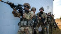 Пентагонът разполага 700 морски пехотинци в Лос Анджелис