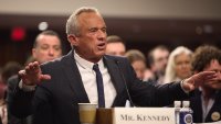 Кенеди-младши и Пийт Хегсет във фитнес предизвикателство пред морски пехотинци ВИДЕО