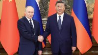 Безпрецедентно ниво на двустранните отношения: Путин пристига на посещение в Пекин