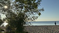 Слънчево и топло ще е днес, до 30°