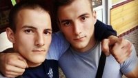 Историята на Олексий и Виктор: близнаците, които фронтът раздели