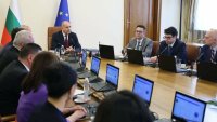Кабинетът "Радев" замразява минималната заплата на 620,20 евро до 2028 г.