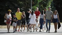 Българите напускат дома на родителите си средно на 28 години 