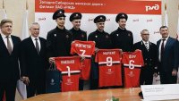 С железничарска фуражка Мони Николов официално стана част от "Локомотив" (Новосибирск) 