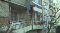 Срутиха се четири тераси на блок в Силистренско