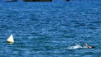 Силен вятър отнесе българи в морето край остров Лимнос, спасиха ги